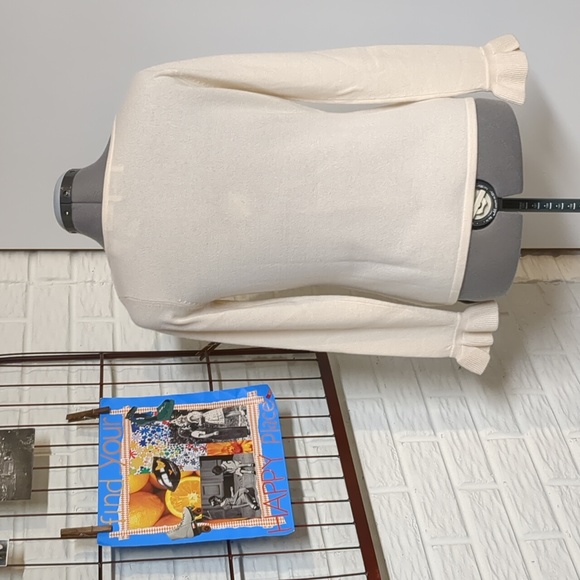 NWOT Neiman Marcus cashmere sweater size small - Picture 4 of 5